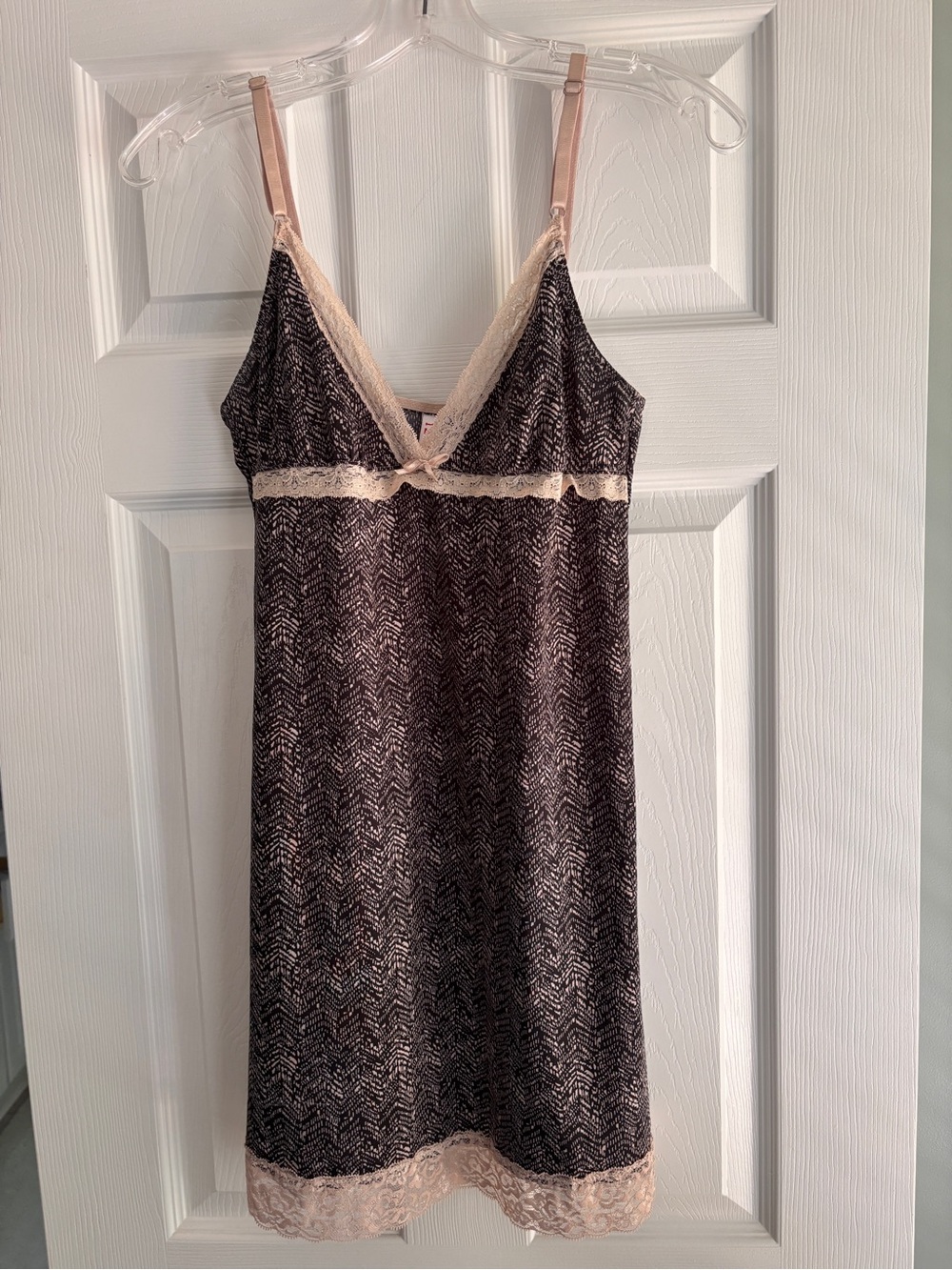 Vintage IZOD lace chemise nightgown, dark chevron pattern, empire waist Large